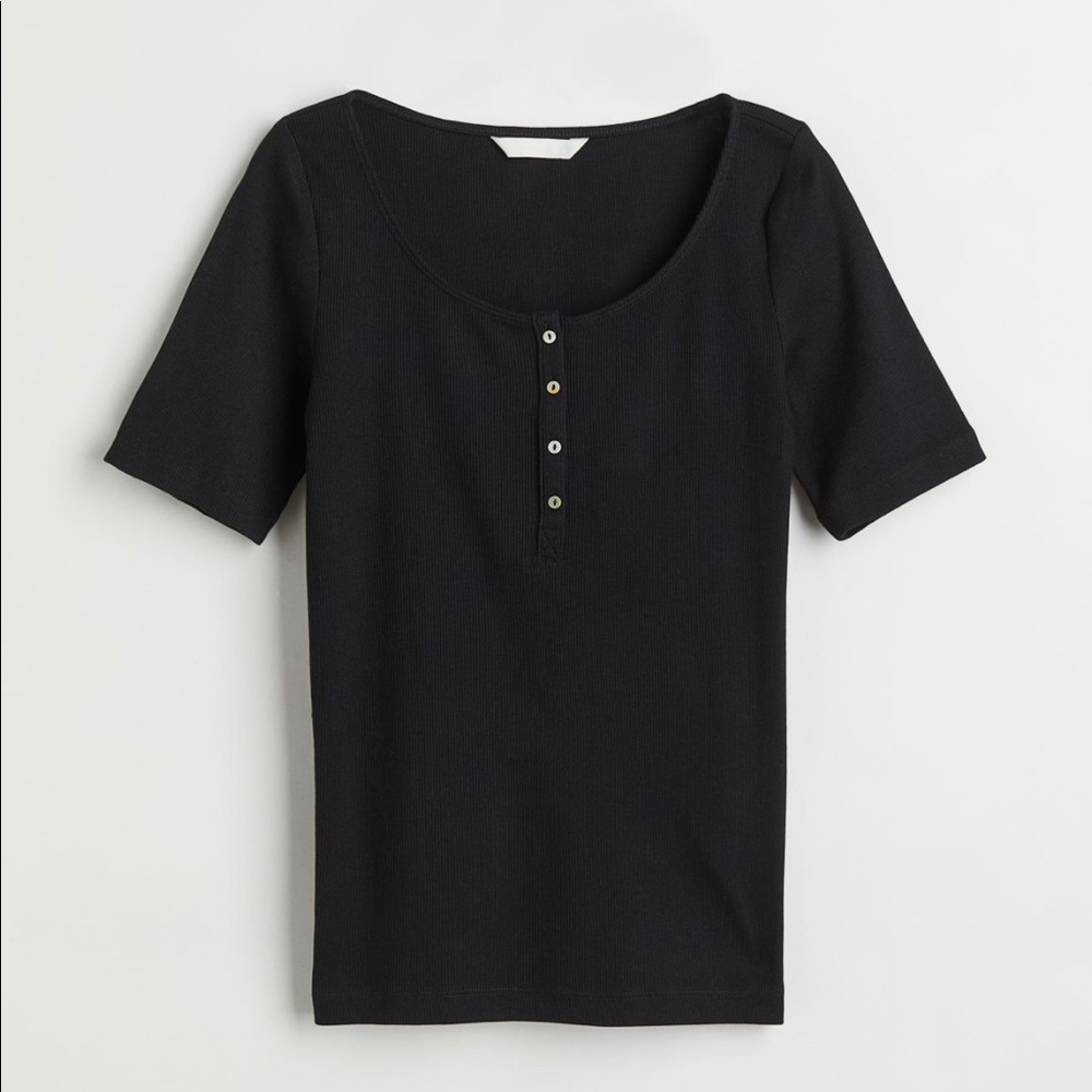 H&M Ribbed T-Shirt with Buttons